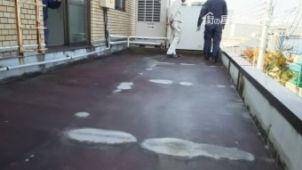 下屋根屋上の工事前の様子