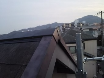 棟の巴部は現場で成型します。