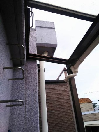 アクリル板飛散