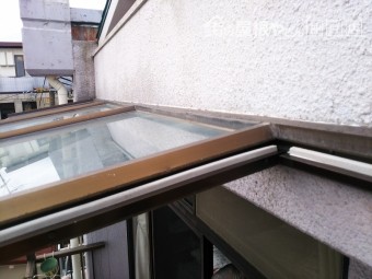 アクリル板飛散