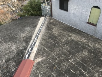 以前からめくれていたようです。