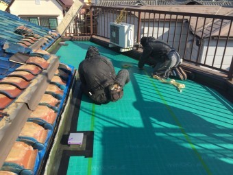 ウレタン防水工事通気緩衝シート敷き込み