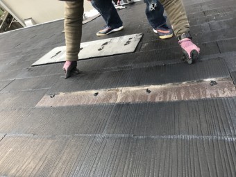 新しいスレートに差し替え工事