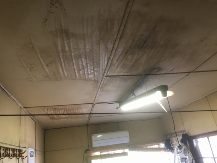 瓦屋根からの雨漏り