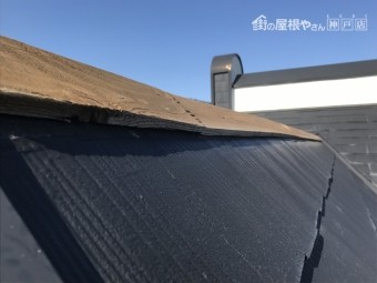 板金の外れた大棟