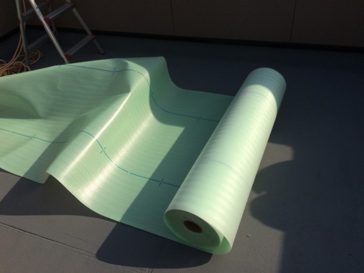雨漏り防水工事でUマット(絶縁シート)施工