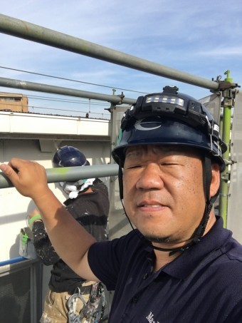 高所作業車での作業風景