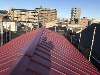 屋根カバー工事立平葺き完成