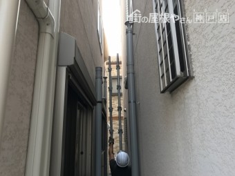 犬走に足場を架設