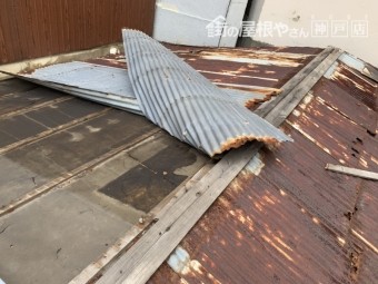 神戸市中央区 平屋の波板トタン屋根の捲れ調査。 捲れ箇所
