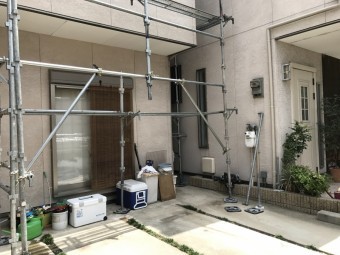 駐車スペースには開口を設けます