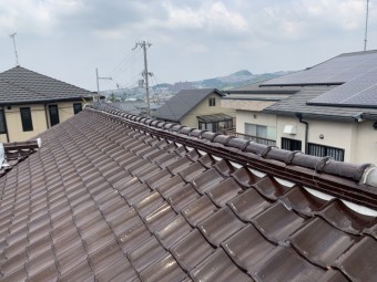 地瓦のズレ