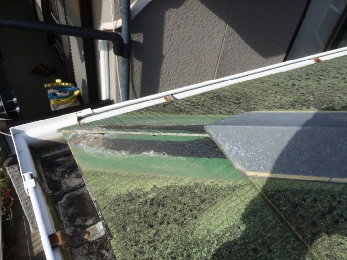 コロニアル屋根 差し棟板金の剥がれ