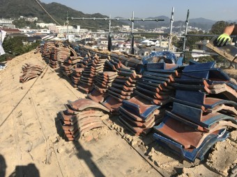 この瓦はすべて廃材となります。