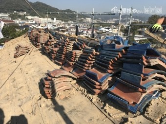 この瓦はすべて廃材となります。