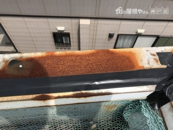 笠木のサビ