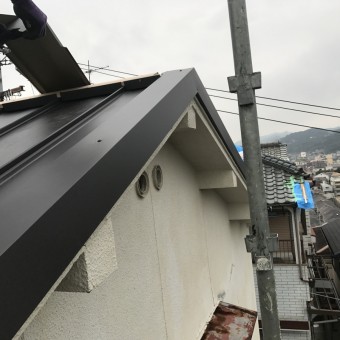 ケラバは板金で破風を作り、風にも強い施工を行います。