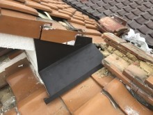 ガルバリウム鋼板雨押え取付完了
