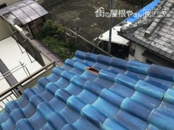 瓦の割れ