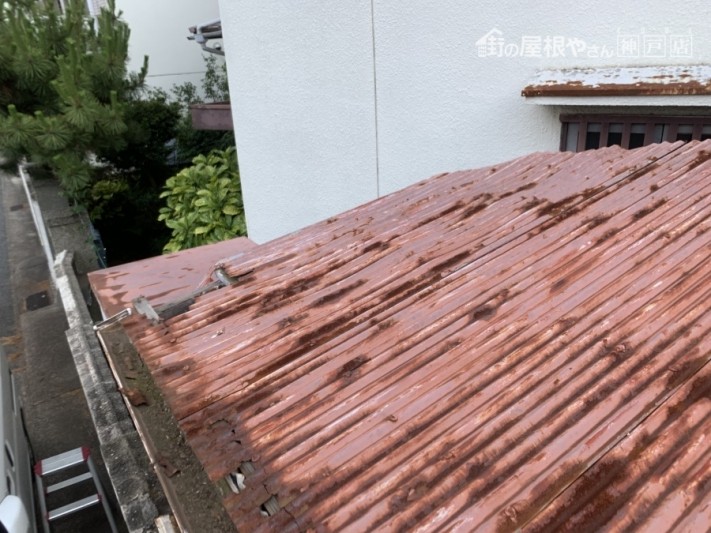 神戸市垂水区 トタン波板葺き屋根