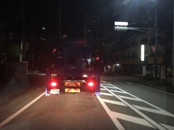 高所作業車移動中