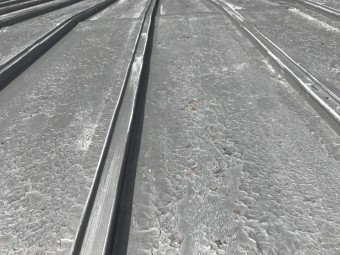 6年ほど前に塗装をされている瓦棒の屋根です。