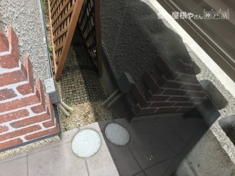 台風で割れたベランダテラスのポリカ屋根のパネル