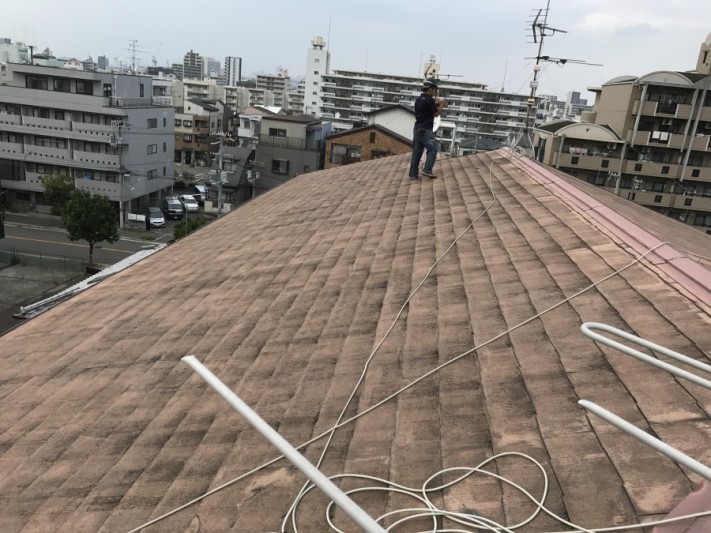 屋根調査中