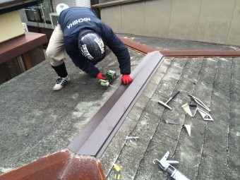 棟板金ビスうち