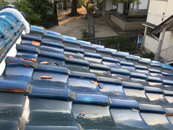 凍て割れの瓦