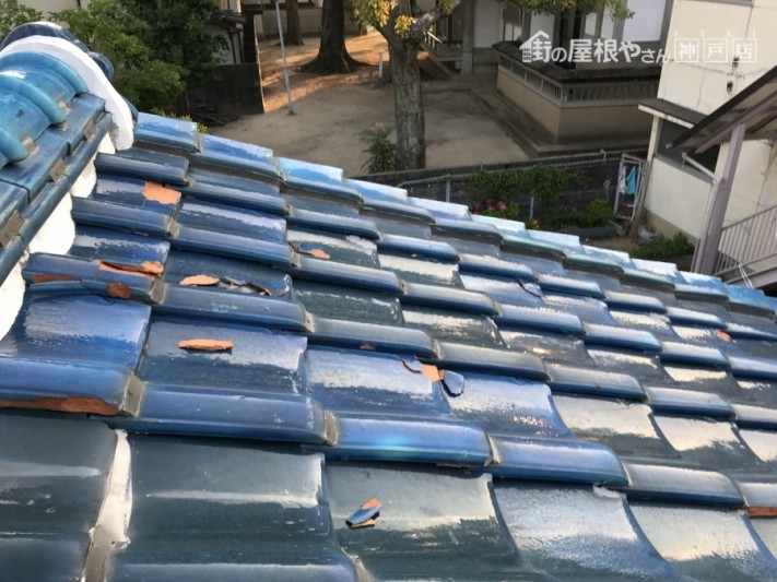 凍て割れの瓦