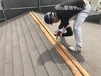 下地の貫板もめくっていきます。