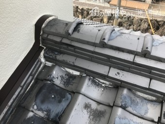 下屋根の棟と壁の取り合い
