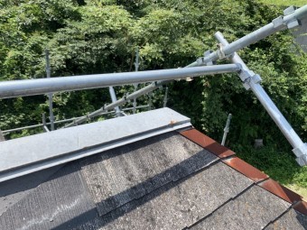 屋根補修工事の屋根の棟現状