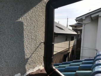 竪樋つかみ金物の固定