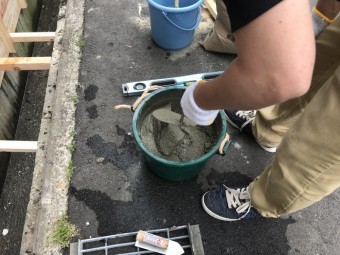 モルタルを練ります
