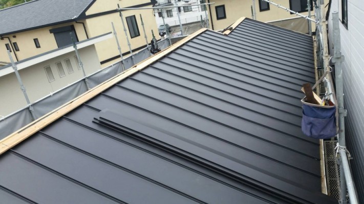 棟板金取付前立平敷き込み