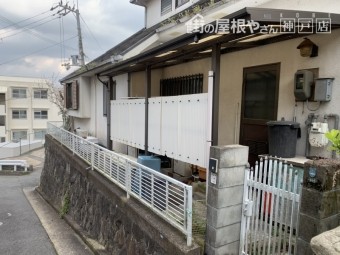 神戸市北区 足場を立てるための波板を撤去しなければいけません