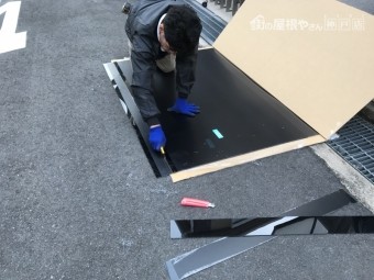 ベランダテラス用パネルを現地でカット