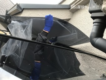 ベランダテラスのポリカ製パネルの設置