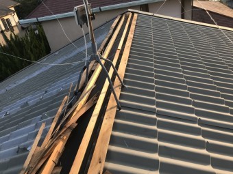 屋根の下地が朽ちています。