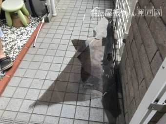 飛散したパネル