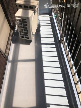 神戸市長田区 ベランダ防水工事 ウレタン塗膜防水の塗布