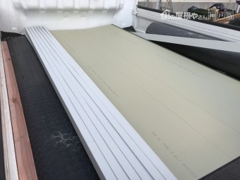 工場で加工してきた庇板金