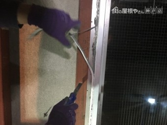 既存コーキング撤去作業