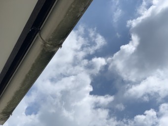 雨樋の外れ
