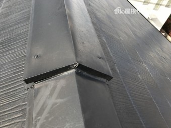 劣化した棟の板金