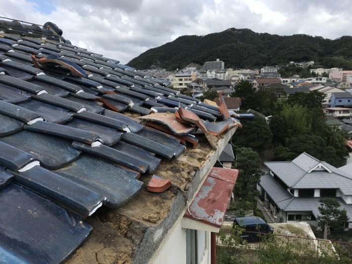台風による瓦の捲れ