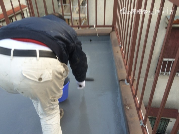 ウレタン防水工事トップコート塗布