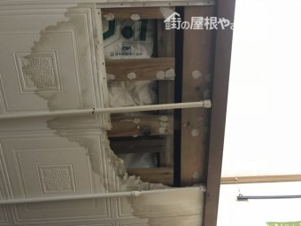 居室天井雨漏り被害